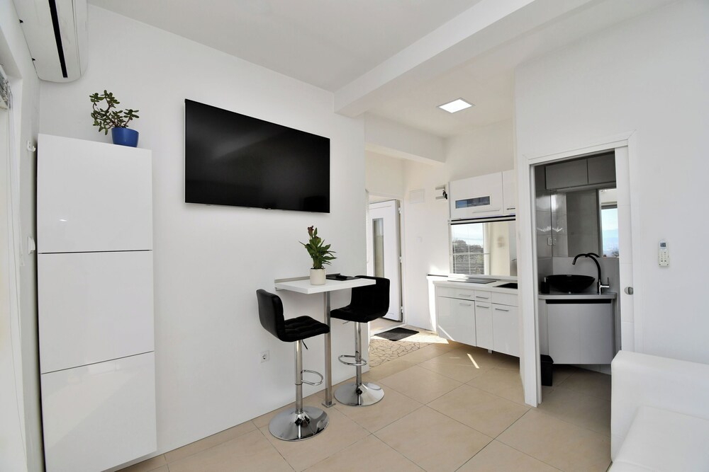 Apartments Lux with pool