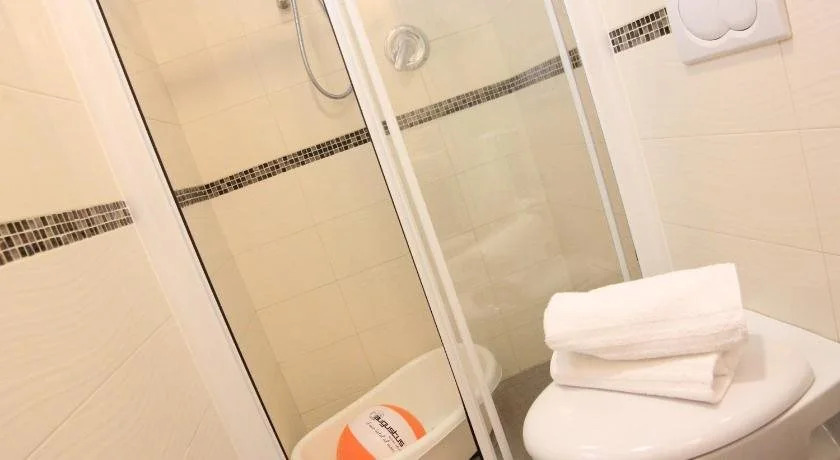 Hotel Augustus- Davanti a noi cè solo il mare
