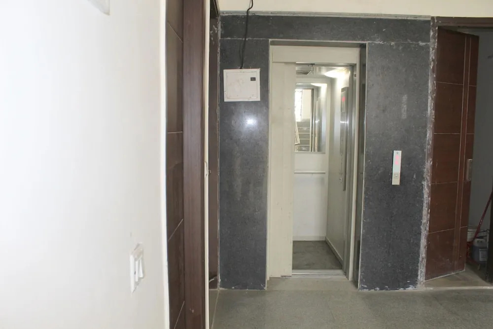 Hotel South Delhi Inn Just 10 Minute Away Form Nizamuddin Railway Station
