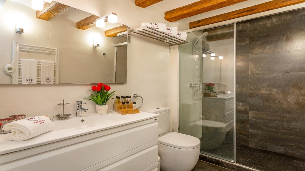 UD Apartments - Vintage Suite 1 (2BR) - MID TERM RENTALS