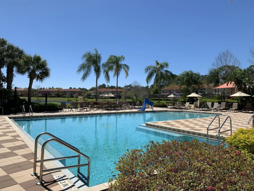 Newly upgraded modern 4BR/3BA private pool TH, Four Corners