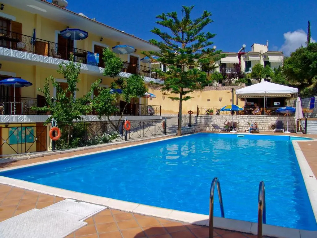 Bella Vista Hotel Studios & Apartments