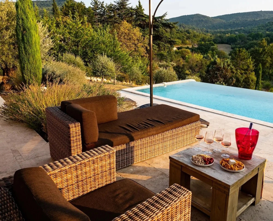 Villa in Provence With Infinity Pool