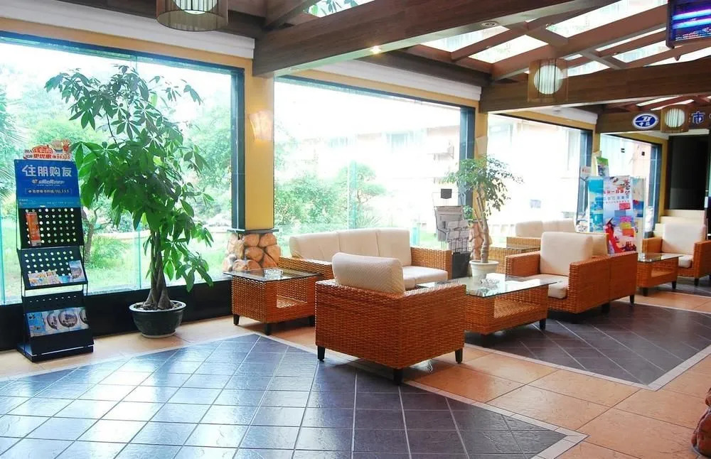 Boutique Holiday Hotel (Beihai Beibuwan Square)
