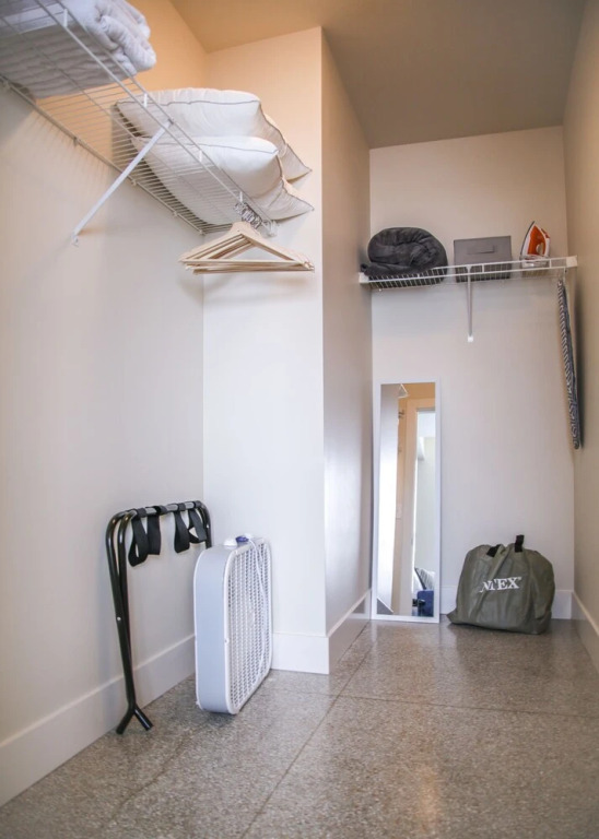Bold Downtown 1BR Near Memorial Park