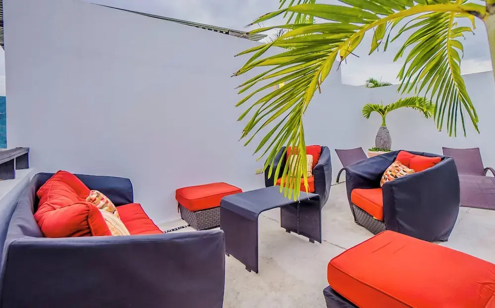 Luxury Penthouse with 2 BR - Meridian