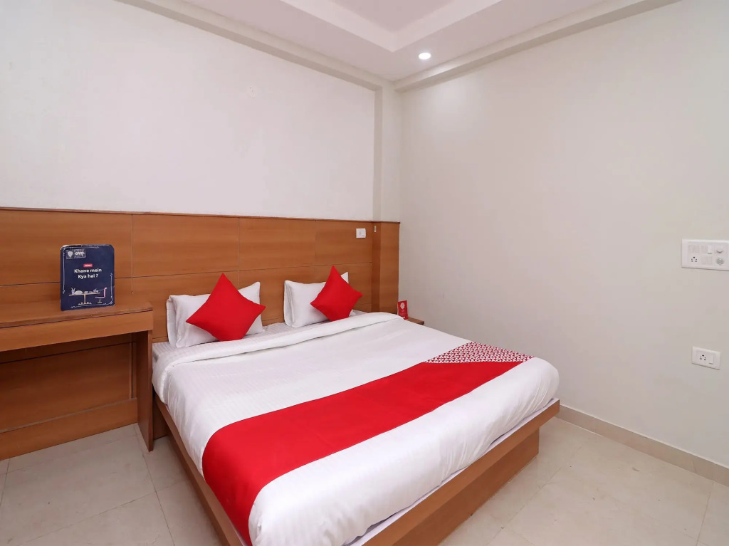 OYO 28087 Hotel Aerosky