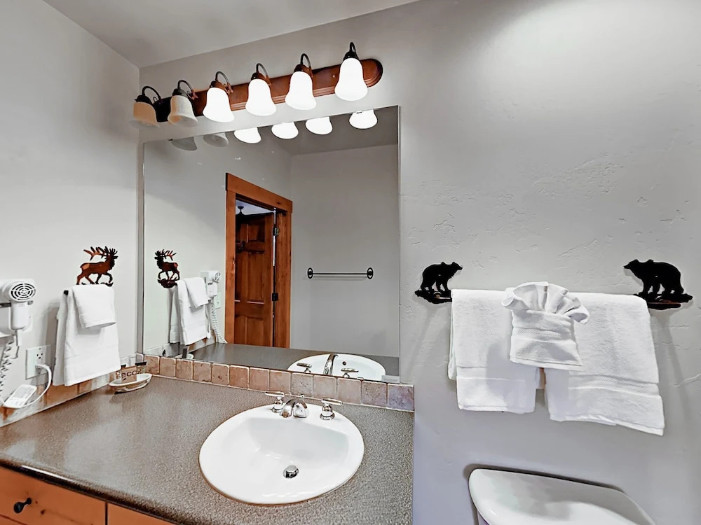2920 Village Dr Condo Unit 2209 1 Bedroom 1 Bathroom Condo