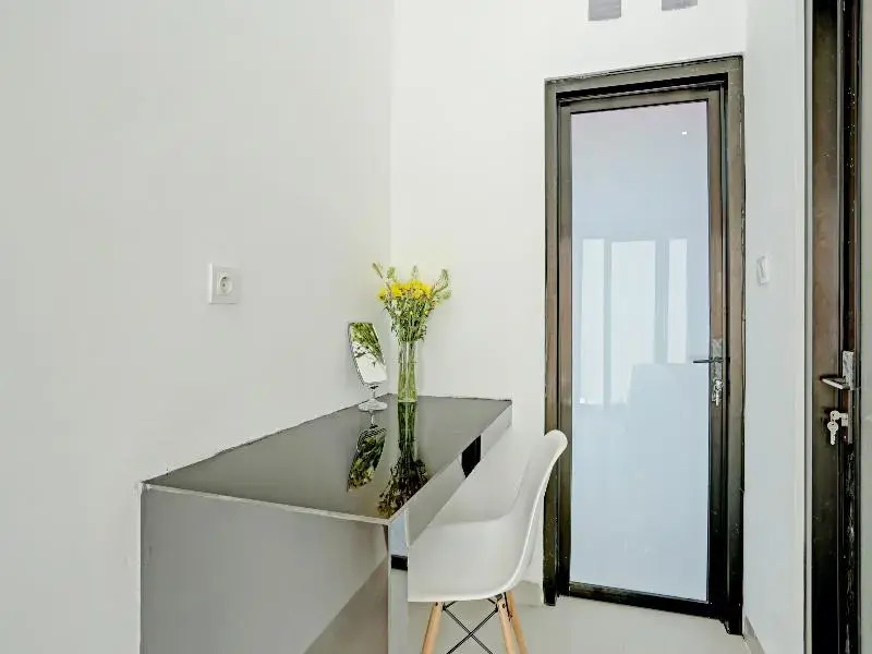 OYO 90525 White Guesthouse