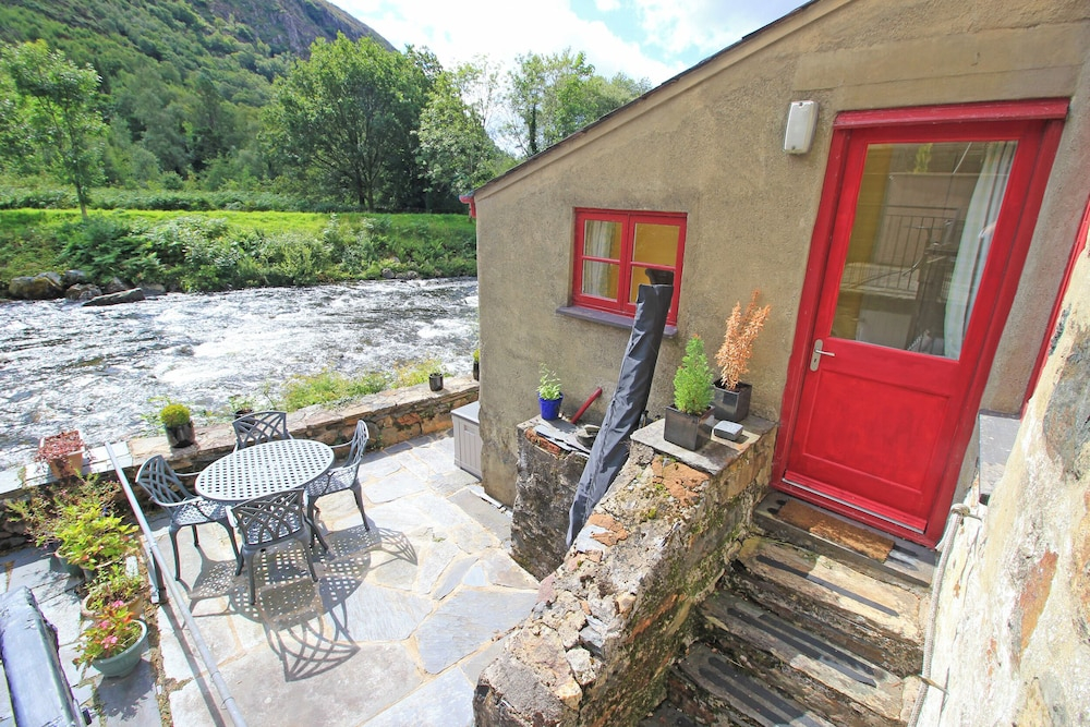 Riverbank Cottage
