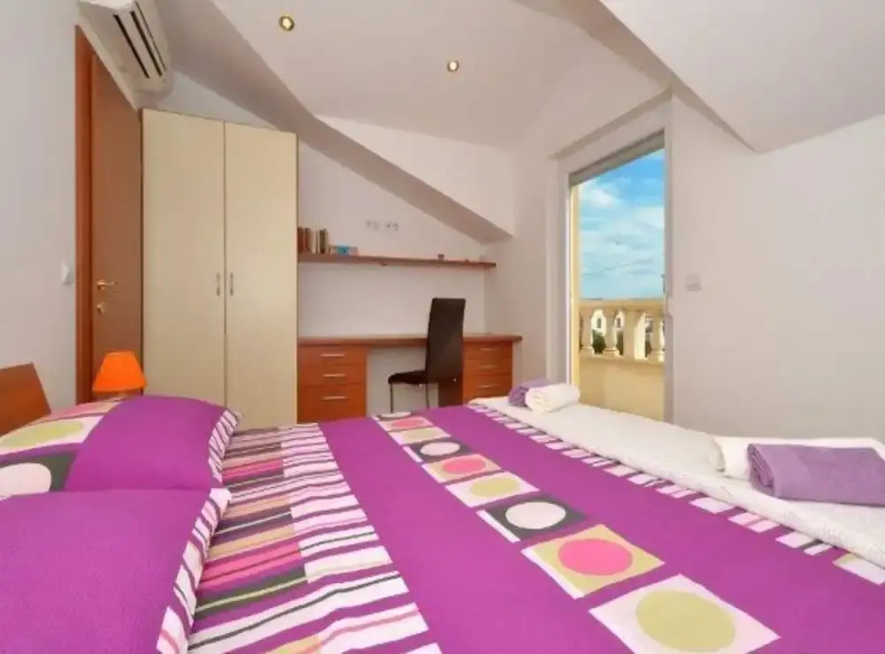 Bright Kaštela Apartment With Balcony and Private Parking