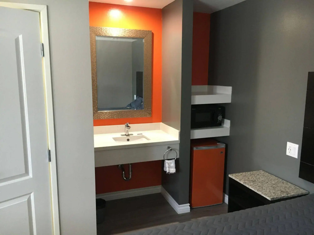 Clover motel