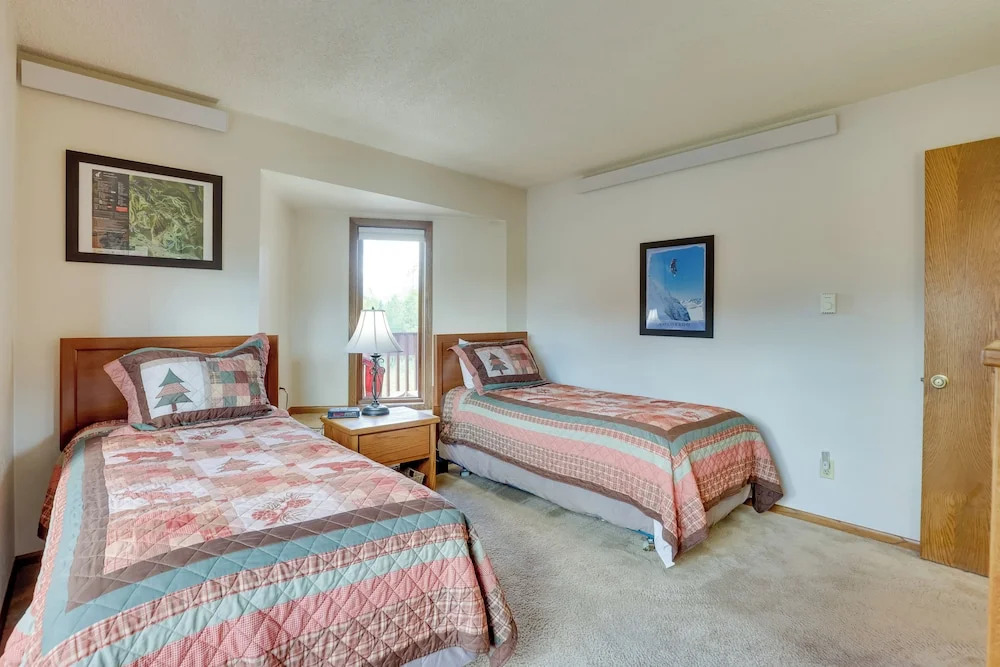 Mtn Condo w/ Ski Locker & Pools - 3 Mi to Resort!