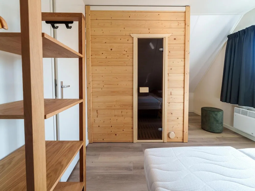 Beautiful Holiday Home With Sauna Near Rotterdam