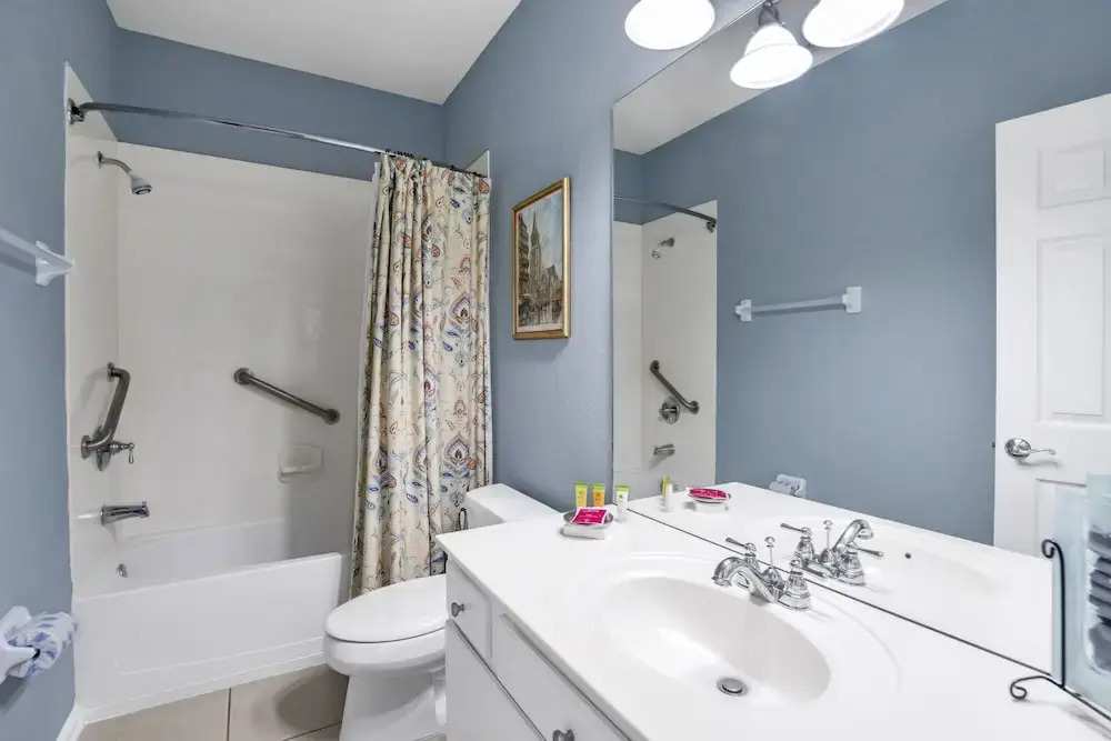 Pleasant and Spacious Town Home Near the Convention Center #3vc107