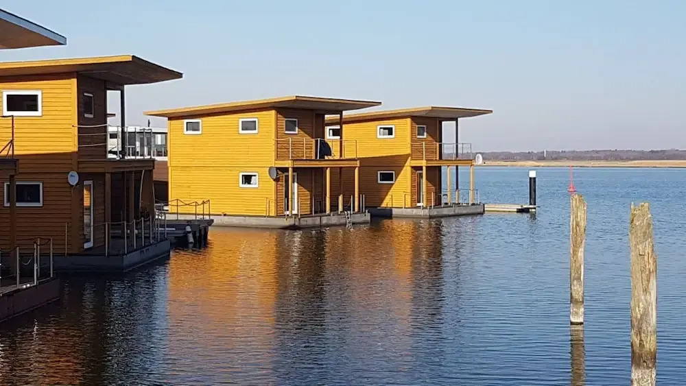 Hausboot in Kroeslin am Bodden