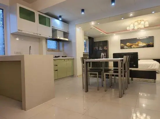 Banshan Hot Spring Homestay (Jingyuetan Subway Station Branch)