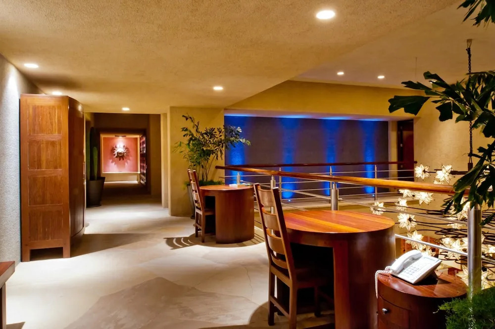 Luxurious Hillside Oceanfront 8 bedroom Villa Bellissima