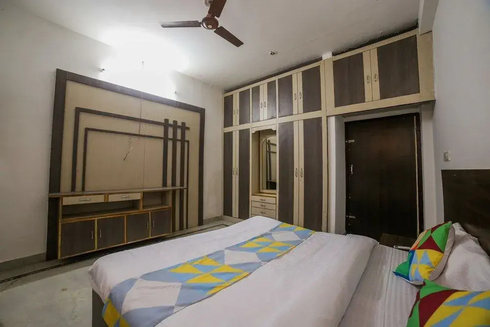 OYO Home 16423 Spacious 3BHK