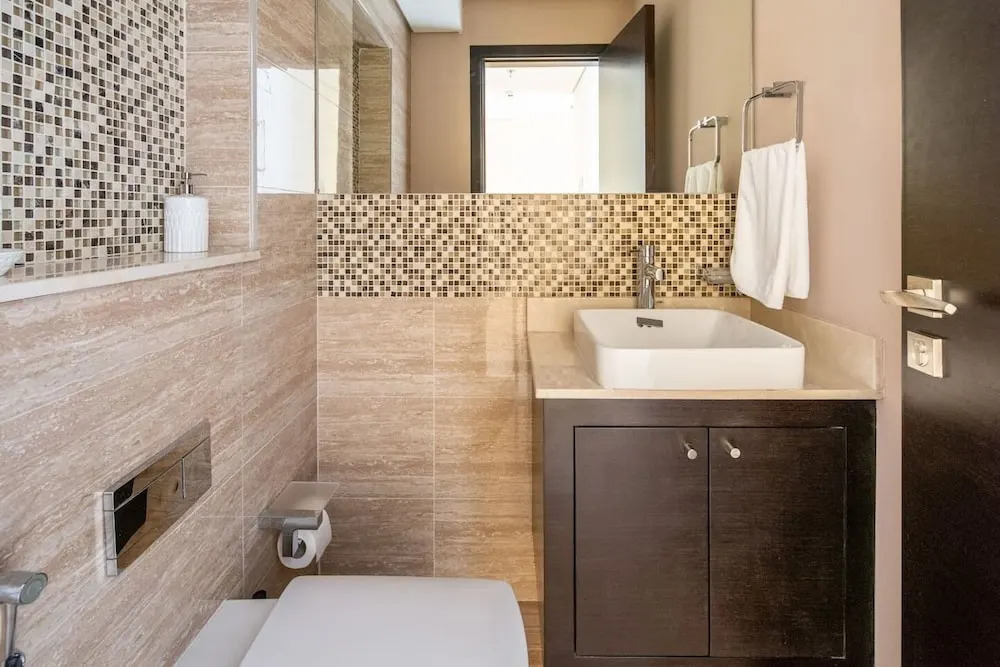 Regal & Modern 2BR With Study in Downtown Dubai - Sleeps 5!