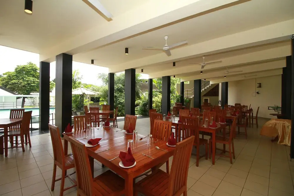 Garden Beach Hotel Kalutara