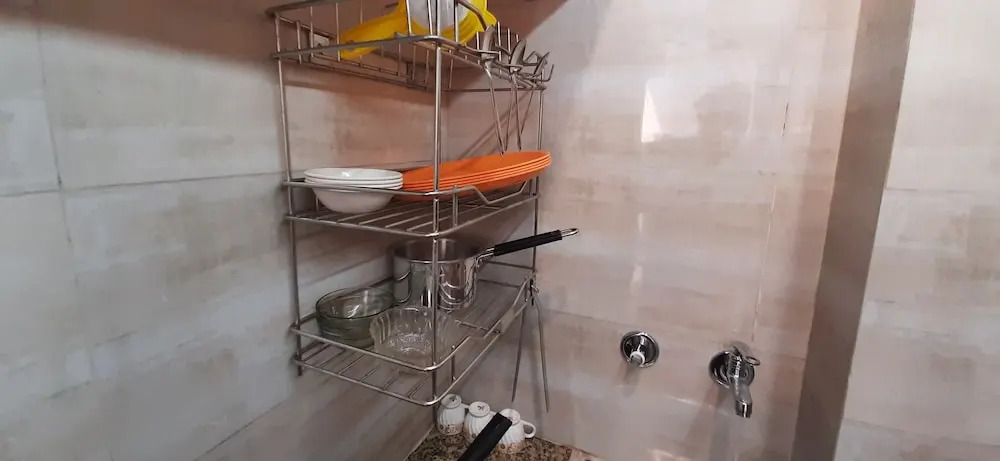 Luxury Flat in Foreigner Areof Lajpat Nagar With Fully Equipped Kitch