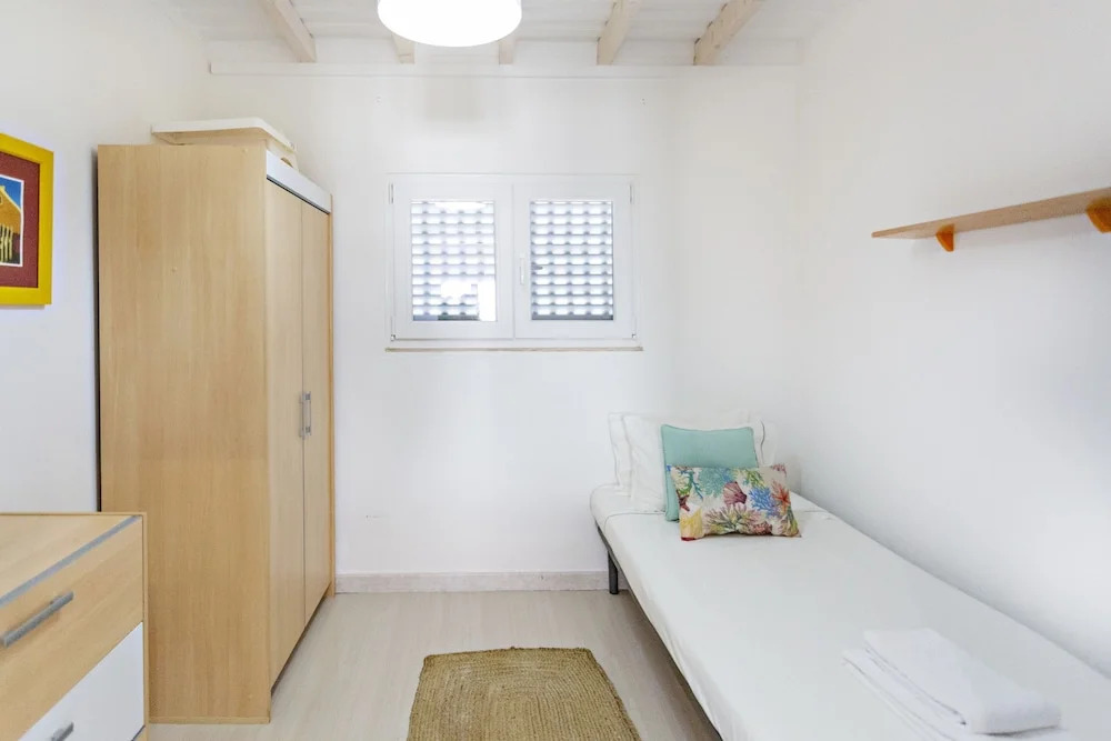 Villa Lydia in Faro With 3 Bedrooms and 1 Bathrooms