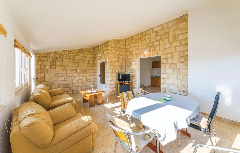 Amazing Home in Rogoznica With Wifi and 2 Bedrooms