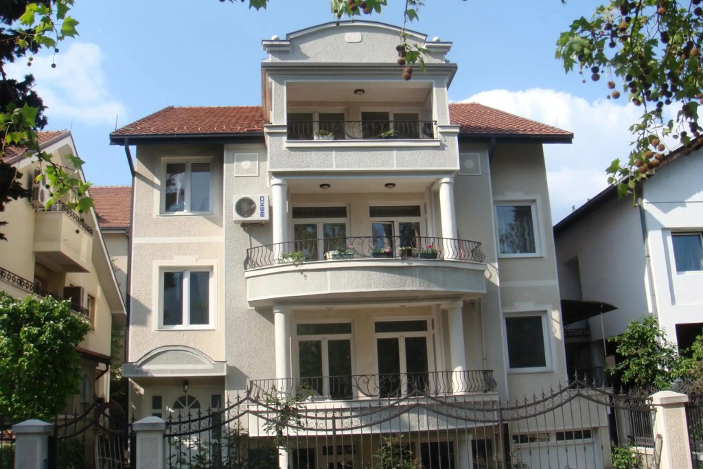 Vik House