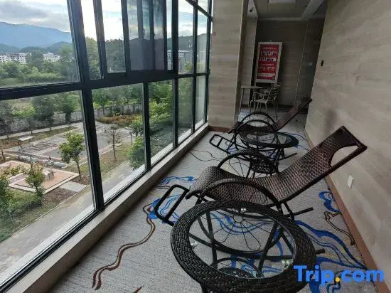 Herun Traditional Chinese Medicine Health Theme Hotel