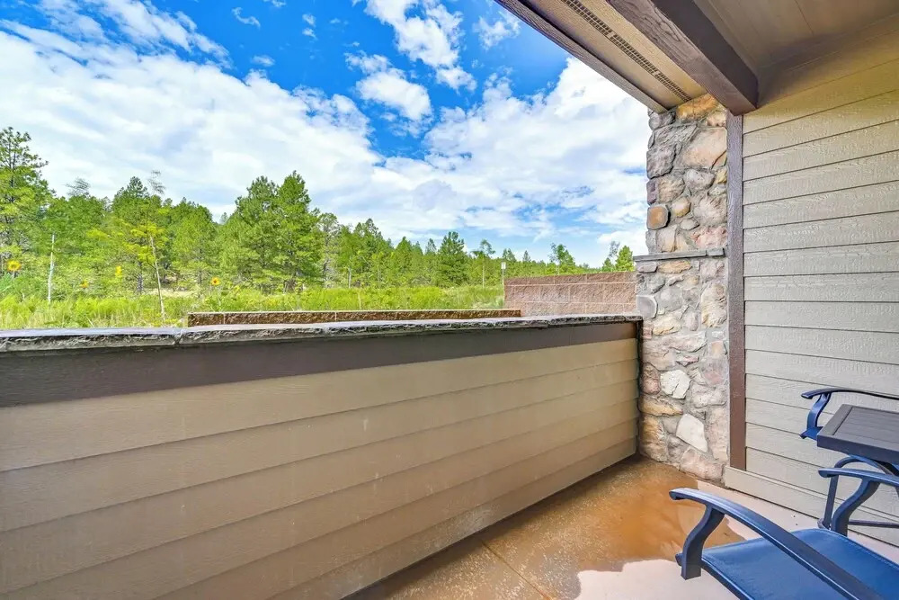 2 Mi to Dtwn & Nau: Flagstaff Condo w/ Patio!