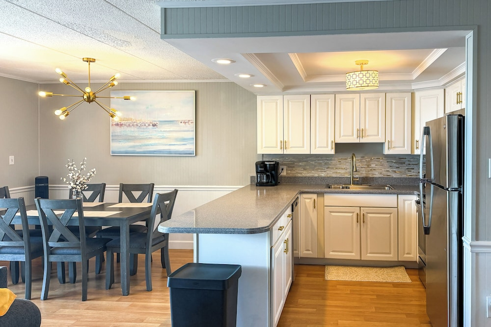 Walk to Pool & Beach! Ocean City Family Condo