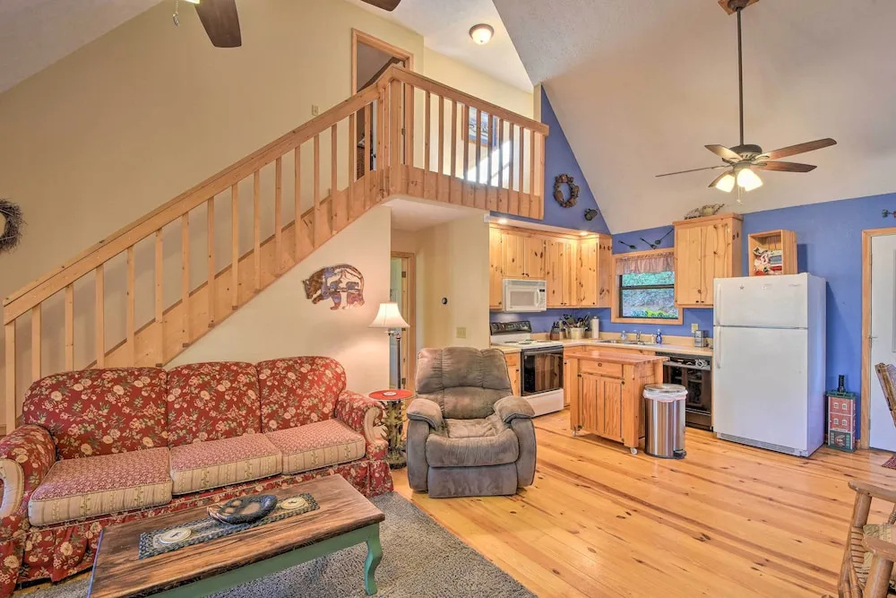 Family-friendly Cabin ~ 1 Mile to Hike & Swim!