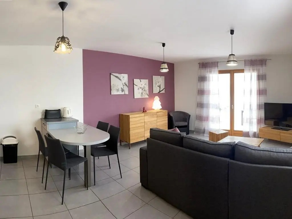 Chalet tout confort avec piscine, terrasse, et sauna privé en montagne - FR-1-589-101