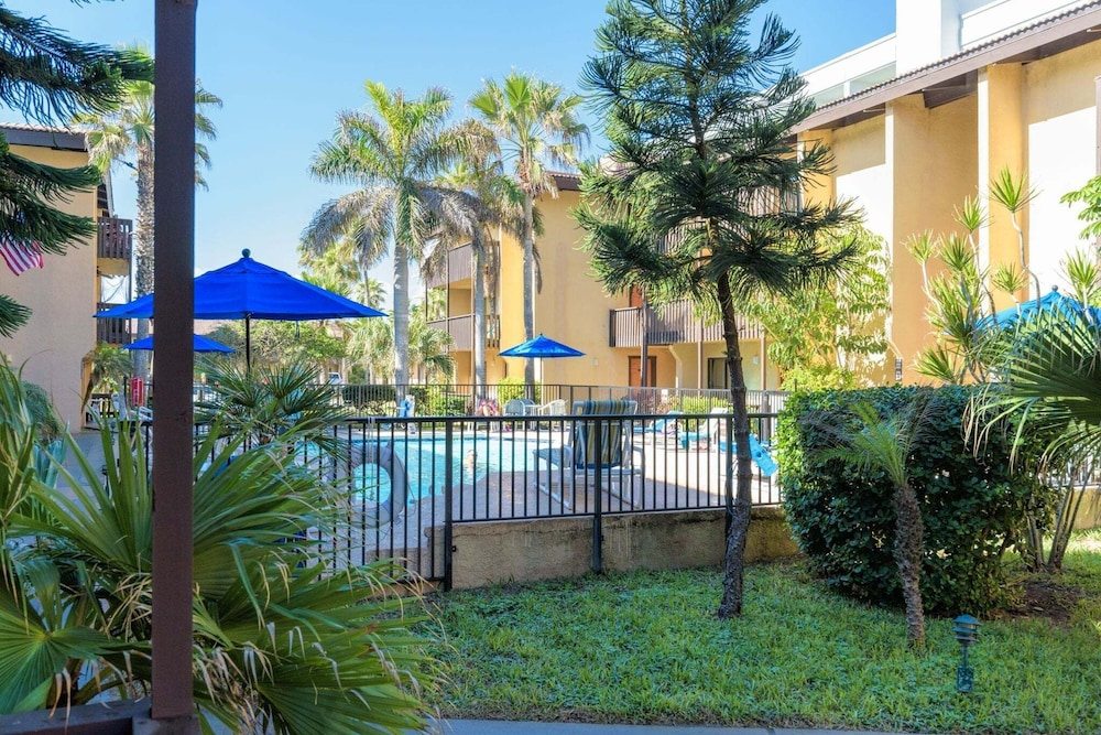 Tiki 135 - Spacious 1br Condo Sleeps 4 Near Beach 1 Bedroom Condo