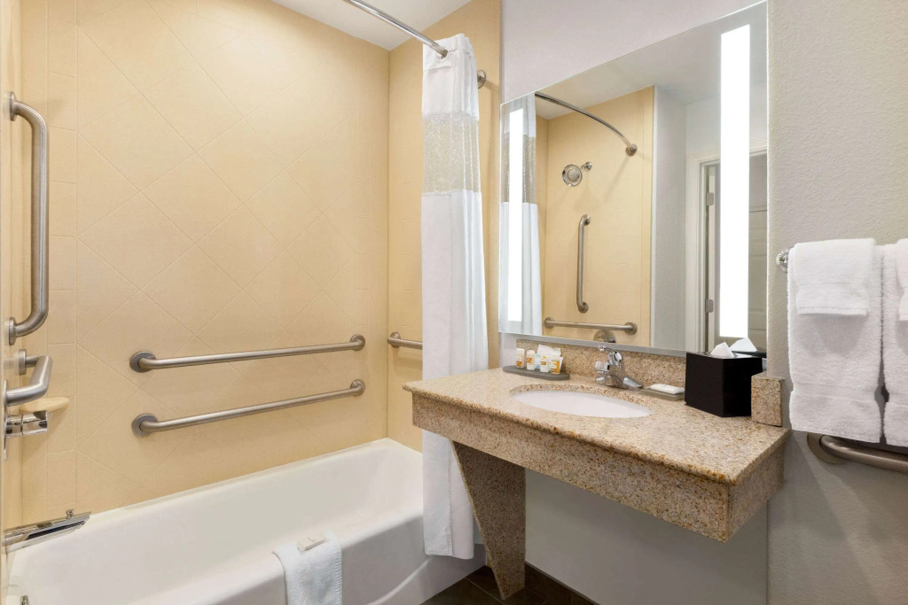 La Quinta Inn & Suites by Wyndham Port Arthur