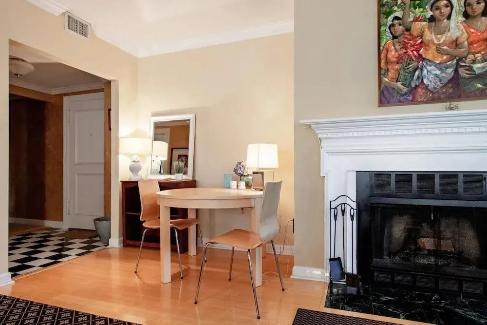Gorgeous Rosslyn Penthouse w Views Free Parking Metro Subway