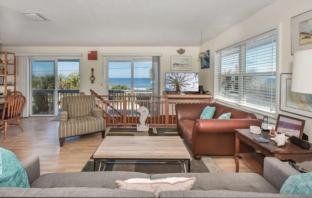 The Artist Beach House Beachfront 6298s
