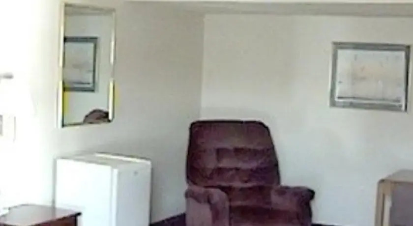 Economy Lodge and Suites Lincoln