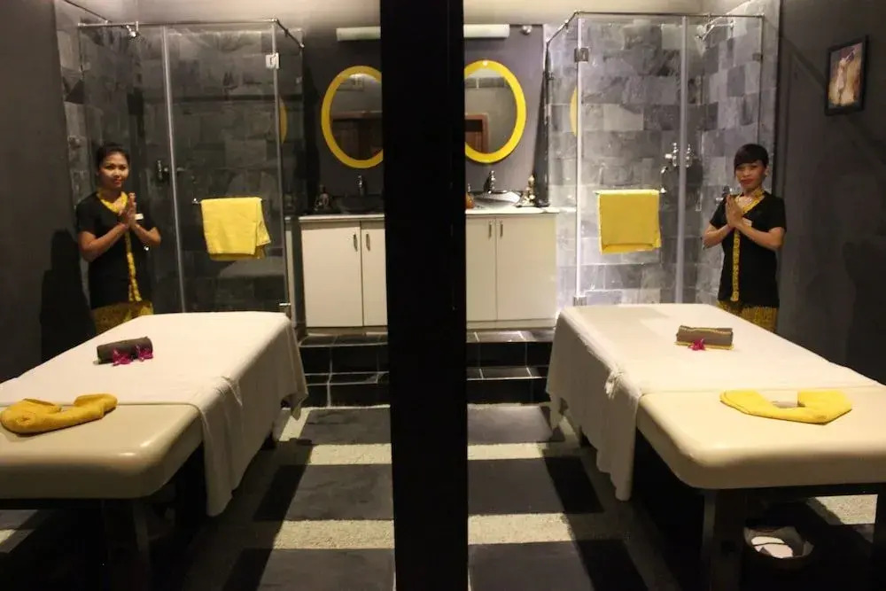 Hotel Hemaadri Grand