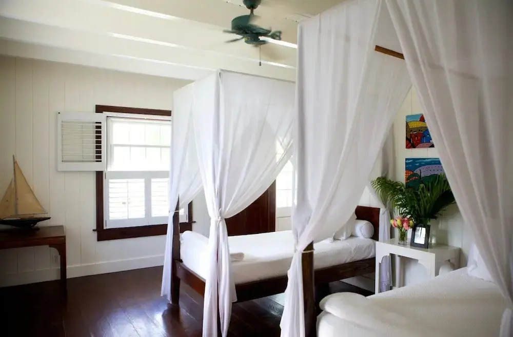 Hibiscus Hill Guest House - Elegant Garden Oasis, Pink Sand Bch 4 Bedroom Home