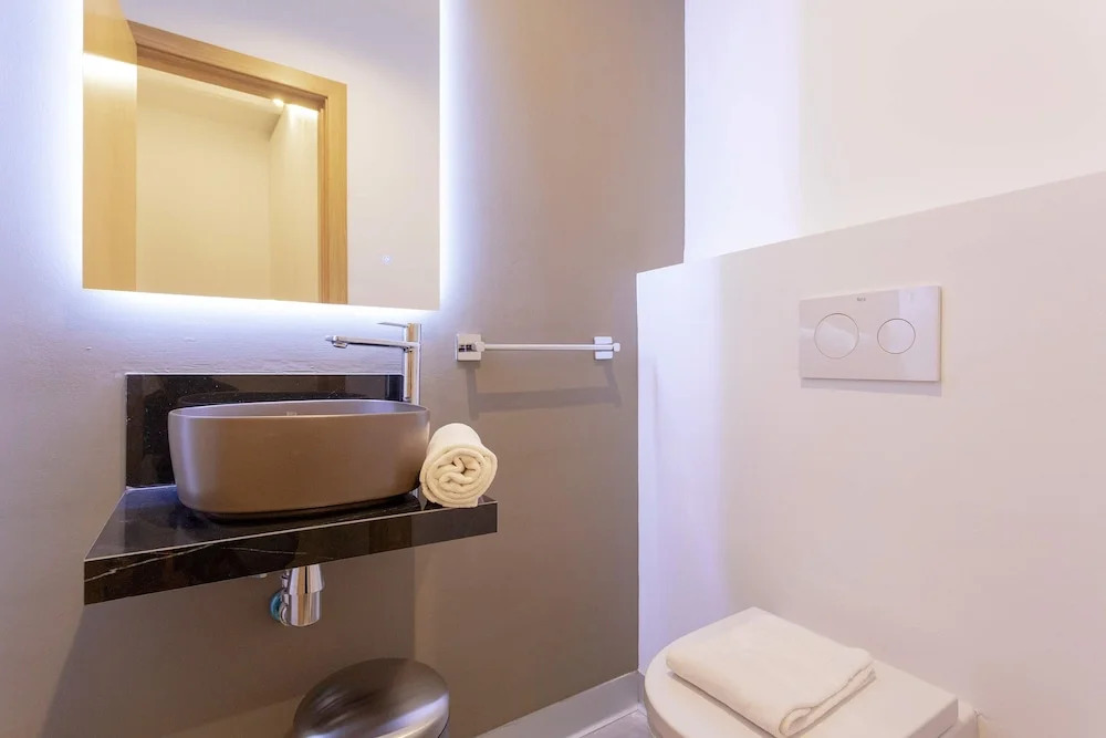 Cozy 2BD Duplex in Seville Center Gran Poder