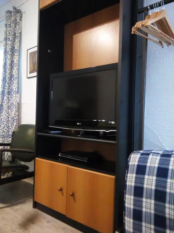 New Diamond XLarge City Center 200 Mbps Speed Wifi Studio