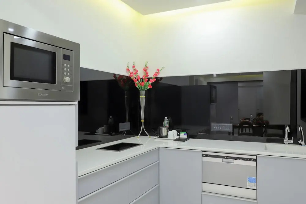 Ebony Residency