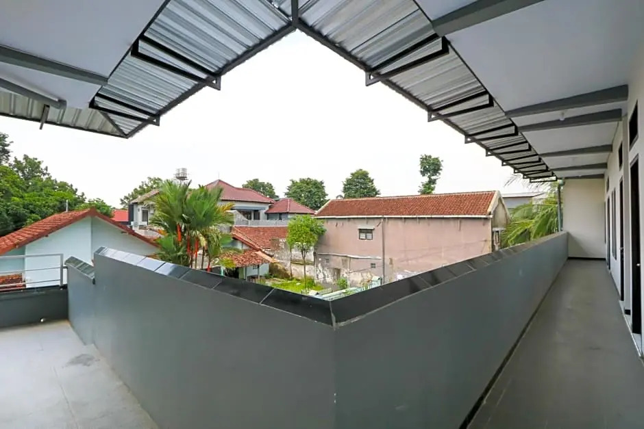 OYO Living 3187 Kost Putri Bu Chris