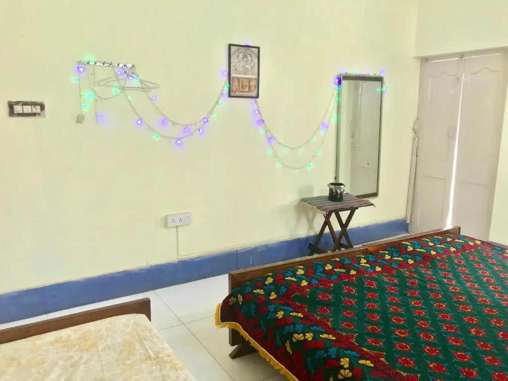 Furnished apt w. 2 bed rooms in New Alipore