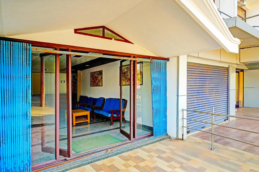 OYO 13581 Hotel Raj