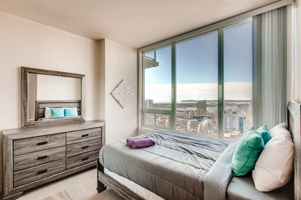Gorgeous 3 BR  Prime Downtown San Diego