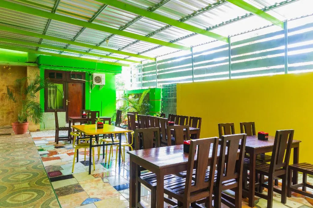 Super OYO 1682 Greenia Hotel