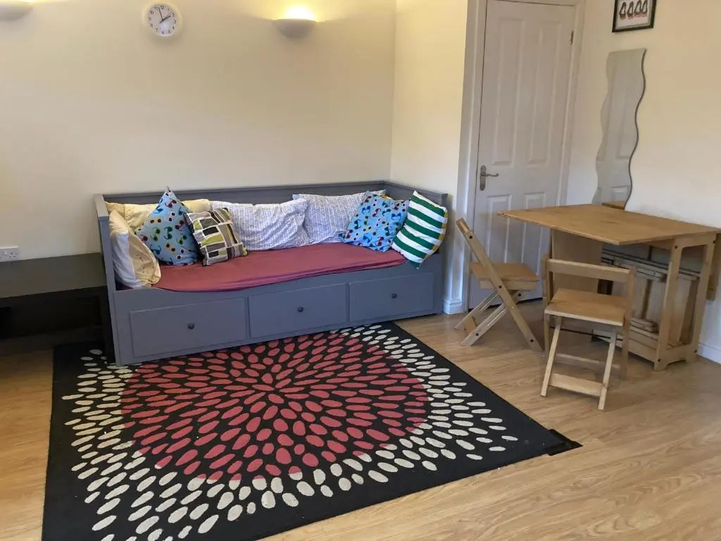 CV225AA Ground-Floor Flat Near Rugby School Self Check-in